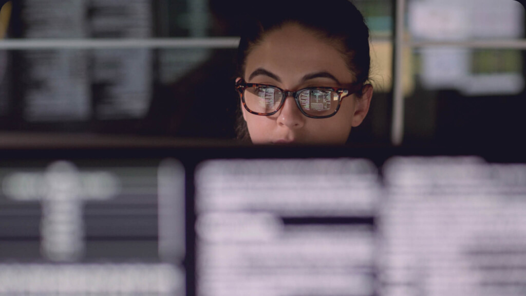 a woman looking at a computer screen - Business Transformation